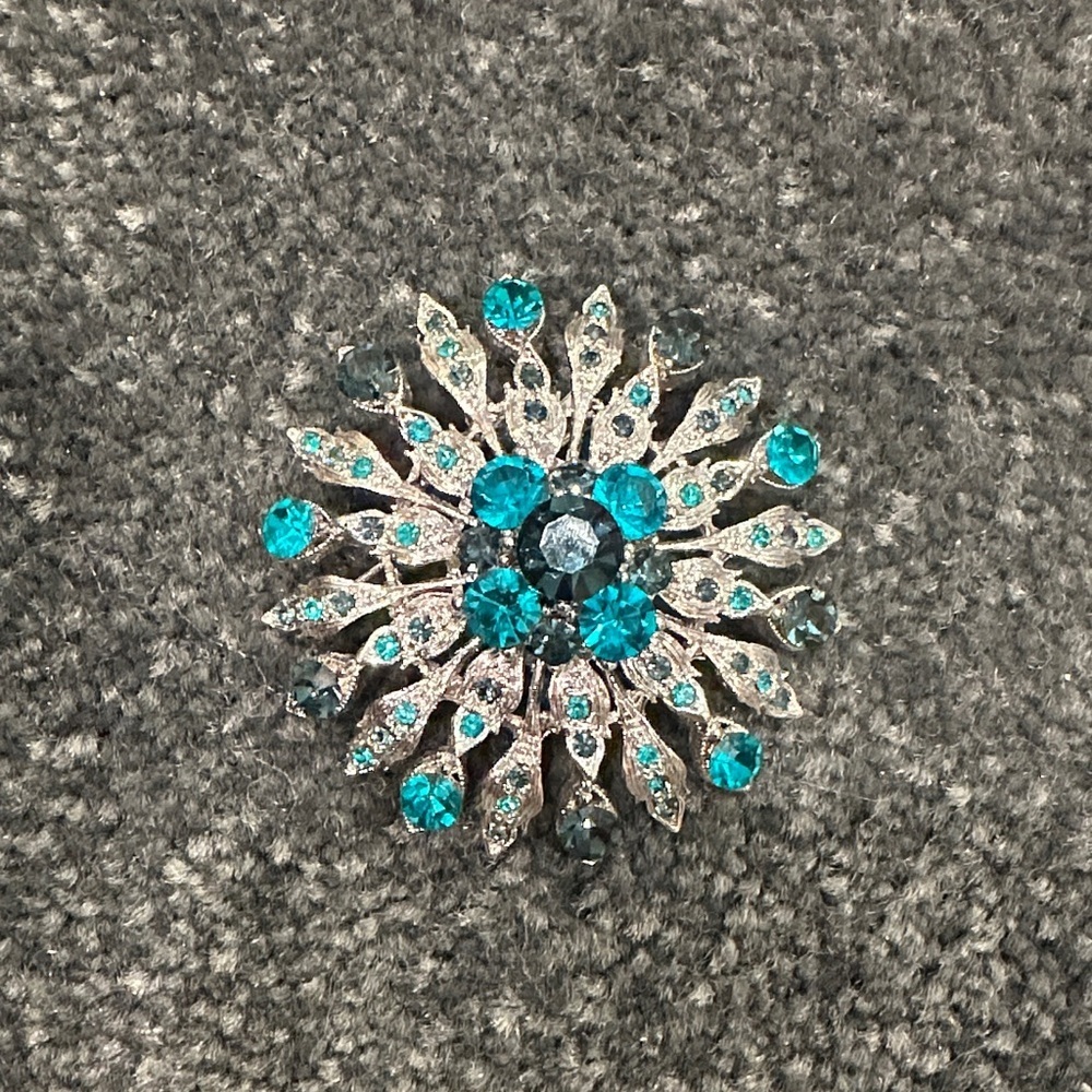 Vintage Sparkling Teal and Silver Brooch - Picture 4 of 4